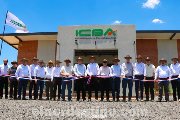 Cooperativa Fernheim inauguró su nueva fábrica de balanceados. Este proyecto estratégico refuerza el compromiso de la cooperativa con el crecimiento económico regional y la sostenibilidad ambiental. (Foto: Presidencia de la República del Paraguay).